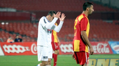 זנדברג תופס את הראש. מכבי פ&qout;ת תתאושש מההדחה בגביע? (מור שאולי)