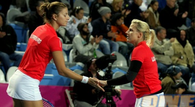 מינלה (משמאל) וקורנליוס. מעבירות את הזמן עד להפסד (משה חרמון)