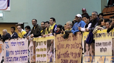 אוהדים (יוסי ציפקיס)