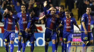 שחקני לבאנטה חוגגים את הניצחון (רויטרס)