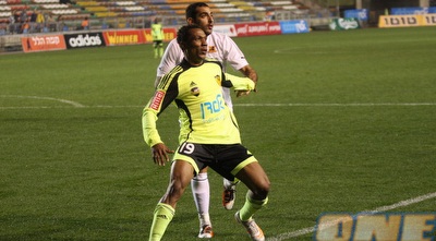 דין מורי וסמואל יבואה נאבקים (גיא בן זיו)