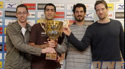 הקפטנים עם הגביע (יוסי ציפקיס)