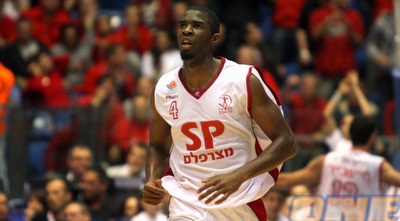 בראיין אוסברי. החליף לצהוב של נתניה (יניב גונן) בראיין אוסברי. החליף לצהוב של נתניה (יניב גונן)