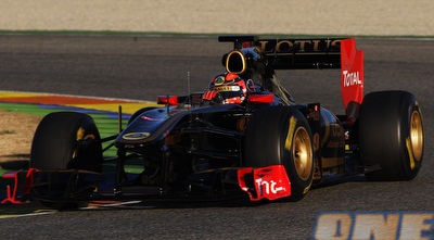 רוברט קוביצה בוחן את המכונית שלושה ימים לפני התאונה (GettyImages)