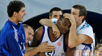 שחקני ריאל מדריד חוגגים עם דאור פישר (GettyImages)