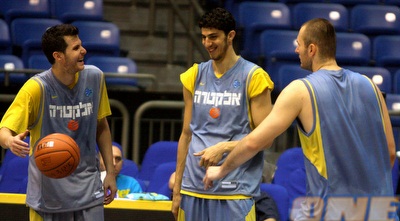 מילאן מצ´באן, ליאור אליהו וגיא פניני (יניב גונן)