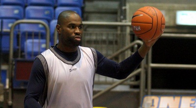 כריס ווטסון (יניב גונן) כריס ווטסון (יניב גונן)