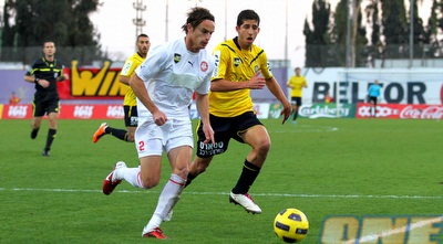 דור מיכה רודף אחרי עודד אלקיים (שי לוי)