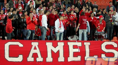 אוהדי הפועל ב&qout;ש. 1,500 מהם הגיעו, הרוב נכנסו באיחור בגלל הבלאגן (משה חרמון)