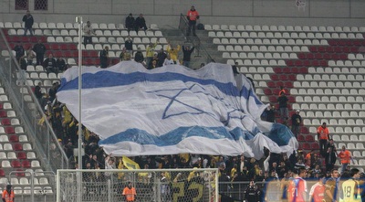 דגל ישראל ביציע בית&qout;ר (עמית מצפה)