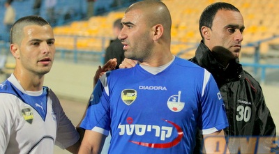 ערן לוי יורד עצבני במחצית. תבריזי איים שירחיק אותו (משה חרמון)