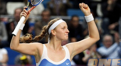 פטרה קביטובה חוגגת (רויטרס) פטרה קביטובה חוגגת (רויטרס)