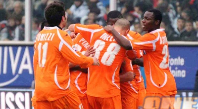 אנטוניו די נטאלה חוגג עם החברים (GettyImages) אנטוניו די נטאלה חוגג עם החברים (GettyImages)