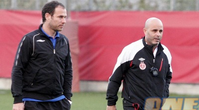 יוסי אבוקסיס ואסי דומב. המאמן חושש מטל בן חיים (דרור רוזנפלד)