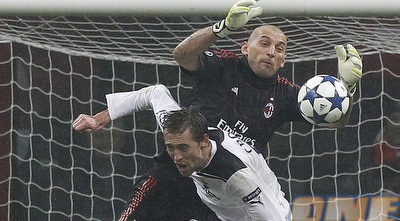 כריסטיאן אביאטי ברגע הפציעה מול פיטר קראוץ´ (רויטרס)