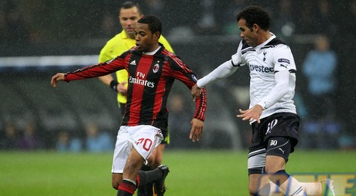 רוביניו מנסה לחמוק מסאנדרו (GettyImages)