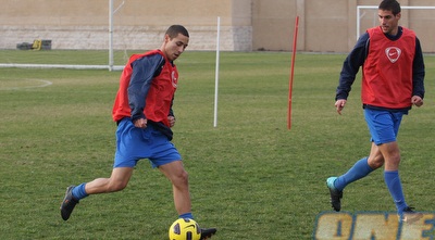 אלכסנדר זהבי וגבע ברקאי. השמאלי יפתח, הימני לא (עמית מצפה)