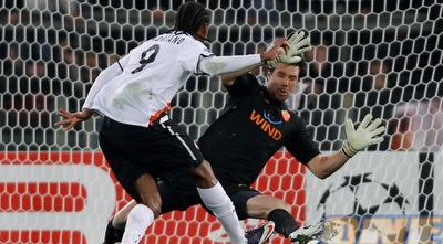 לואיס אדריאנו מכניע את דוני. שחטיור לא הפתיעה (רויטרס) לואיס אדריאנו מכניע את דוני. שחטיור לא הפתיעה (רויטרס)