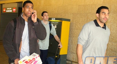 בלו, אידסון והנדריקס בנתב&qout;ג (משה חרמון)