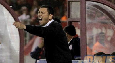 ניר קלינגר מנסה לכוון את חניכיו (יוסי ציפקיס) ניר קלינגר מנסה לכוון את חניכיו (יוסי ציפקיס)