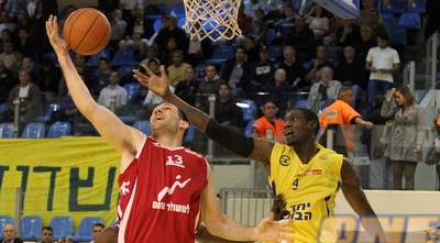 קוז´יקרו מול וואלאס: &qout; (מנהלת הליגה) קוז´יקרו מול וואלאס: &qout; (מנהלת הליגה)