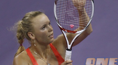 ווז&acute;ניאקי מודה לקהל אחרי עוד משחק קל (רויטרס)