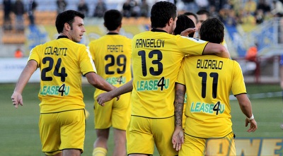 רנגלוב, קולאוטי ובוזגלו חוגגים יתרון כפול ומהיר באשקלון (יוסי ציפקיס) רנגלוב, קולאוטי ובוזגלו חוגגים יתרון כפול ומהיר באשקלון (יוסי ציפקיס)