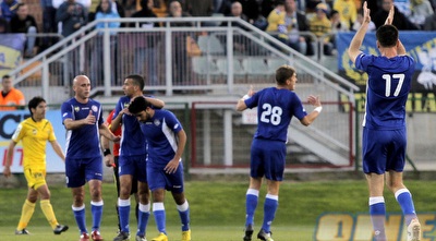 שניר גואטה והחברים לאחר השער המצמק שכבש (יוסי ציפקיס) שניר גואטה והחברים לאחר השער המצמק שכבש (יוסי ציפקיס)