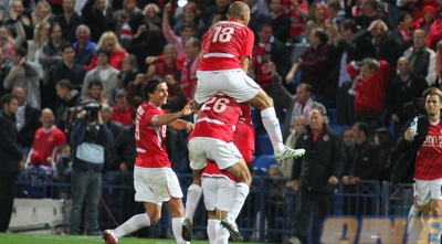 ערימת אדומים של הפועל תל אביב (שי לוי)