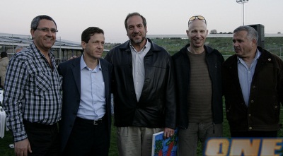 לוני ואקשטיין (במרכז). (ציפי דורי) לוני ואקשטיין (במרכז). (ציפי דורי)