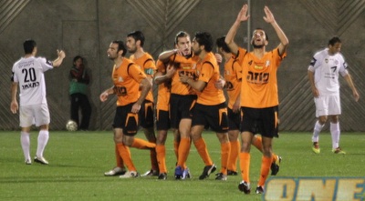 שחקני נס ציונה חוגגים את השוויון (מור שאולי)