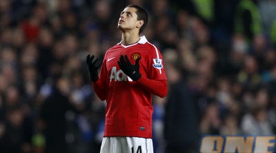 הרננדס בתפילה אחרונה לפני שמתחיל המשחק (רויטרס)