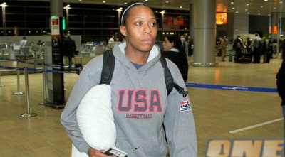 לקו ווילינגהאם והכרית בדרך למטוס (משה חרמון)