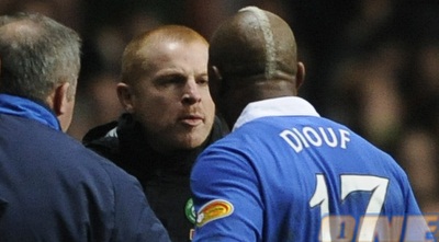 ניל לנון מתעמת עם דיוף מהריינג´רס. הקטטה בסיום המשחק הגיעה רחוק (רויטרס)