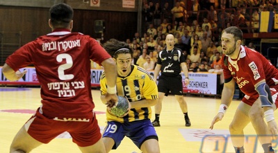 רוזנטל חודר מול מיארה (יוסי ציפקיס)