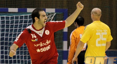 הפועל ראשון-לציון. ישחקו הנשים לפניהם (יוסי ציפקיס) הפועל ראשון-לציון. ישחקו הנשים לפניהם (יוסי ציפקיס)