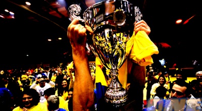 הגביע הוא צהוב. מכבי ראשל&qout;צ עם 28:32 על הפועל ראשל&qout;צ (יוסי ציפקיס)