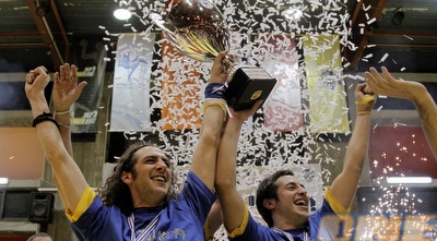 מכבי ראשל&qout;צ חוגגת (יוסי ציפקיס)