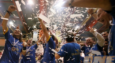 מכבי ראשל&qout;צ חוגגת (יוסי ציפקיס)