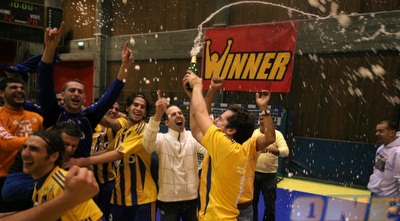 מכבי ראשל&qout;צ חוגגת. יעקב: &qout;הכי מתוק שיש&qout; (יוסי ציפקיס)