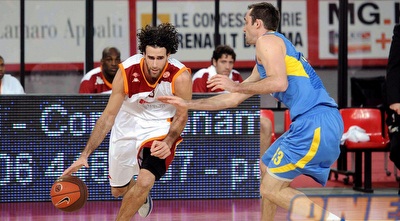 דאטומה חודר מול אידסון. (GettyImages)