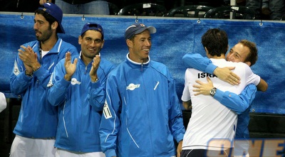 וינטרוב חוגג עם דודי סלע ושאר החברים לנבחרת (משה חרמון)