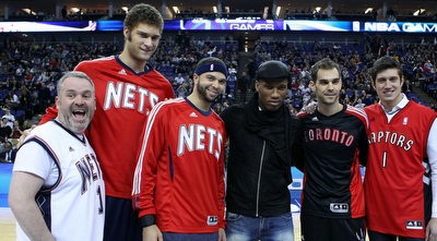 דרון וויליאמס עם חבריו לנטס ודרוגבה. מחכה לקובי (GettyImages)