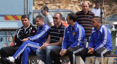 איציק קורנפיין עם רוני לוי ואמסלם. &qout;מקווה שהכל יסתדר&qout; (גיא בן זיו)