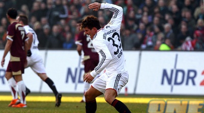 מאריו גומז מתעצבן, באיירן מתפרקת (GettyImages) מאריו גומז מתעצבן, באיירן מתפרקת (GettyImages)