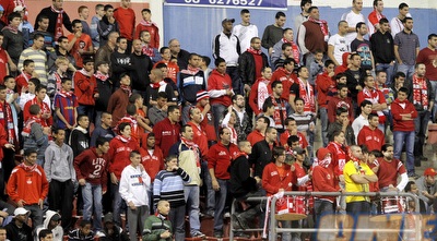 אוהדי הפועל באר-שבע (יוסי ציפקיס) אוהדי הפועל באר-שבע (יוסי ציפקיס)