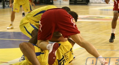 דאנקן נאבק על הכדור (מור שאולי)