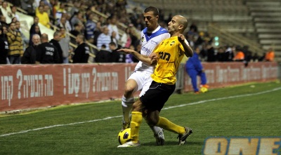 טל מעבי עוצר את אלעד גבאי (מור שאולי)