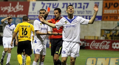 ורואה את הכרטיס האדום (מור שאולי)