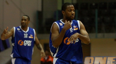 רון סטיל ולי ניילון (יניב גונן)